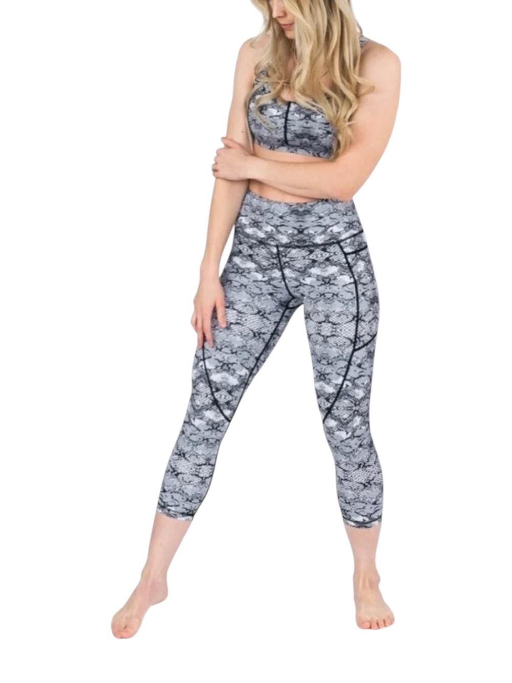 ZYIA Light N Tight High Rise Capri Leggings Cobra Metallic Snakeskin Medium 6-8